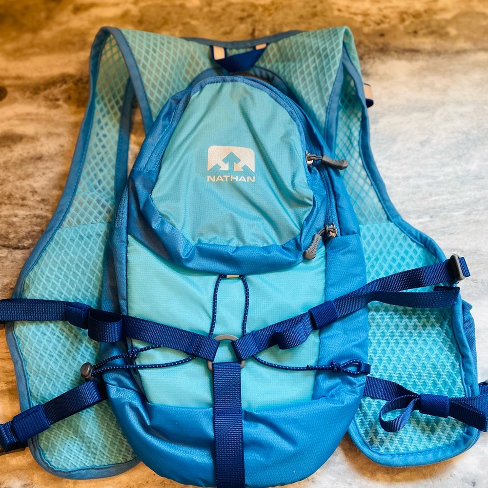 Nathan Light Blue Hydration Vest